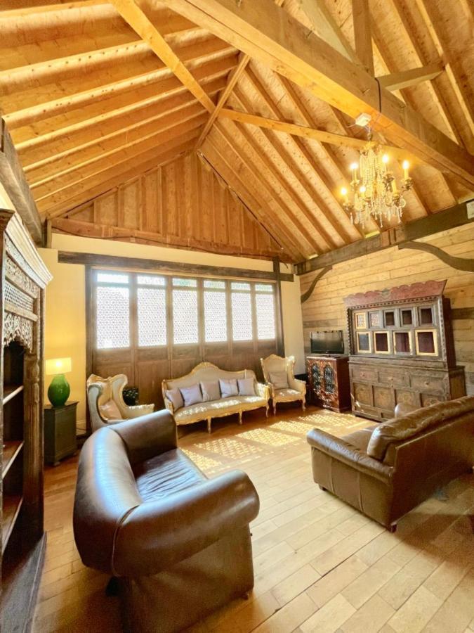 The Timber Barn South Downs West Sussex Sleeps 18 Villa Hardham Exterior photo