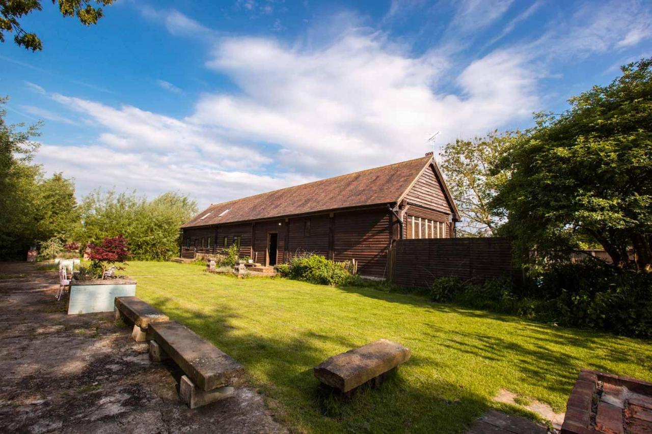The Timber Barn South Downs West Sussex Sleeps 18 Villa Hardham Exterior photo